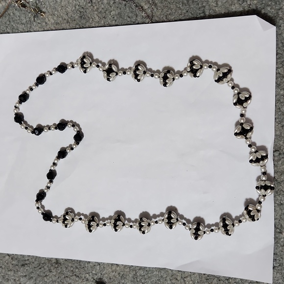 Vintage Faux Pearl cluster and black faceted bead necklace - Picture 3 of 3